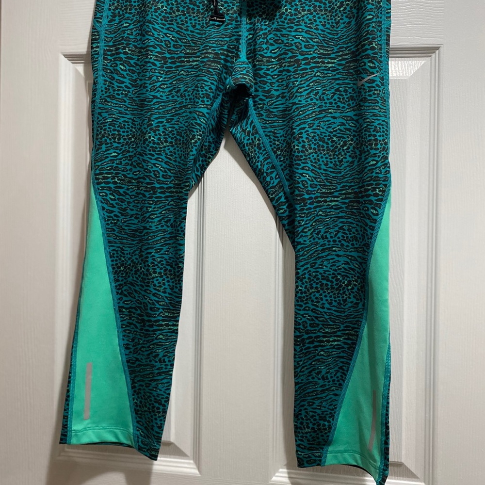 NWT NIKE Dri-fit Running Capri